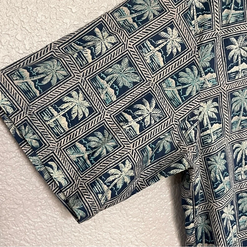 Tori Richard 100% Cotton Hawaiian Blue and White Palm Print Shirt size Large - Picture 2 of 7